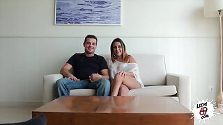 Блакитноока секс-лялька з попою дає голову українські порнофільми своєму чоловікові перед трахом в жопу
