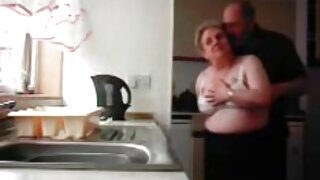 Зухвалі розпусні матусі займаються гарячим сексом втрьох з український порно сайт хтивим чуваком в ліжку