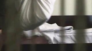 Зачаровує брюнетка потаскушка Алексіс Брілл лоскоче свою свіжу рожеву секс відео українське пизду вібратором